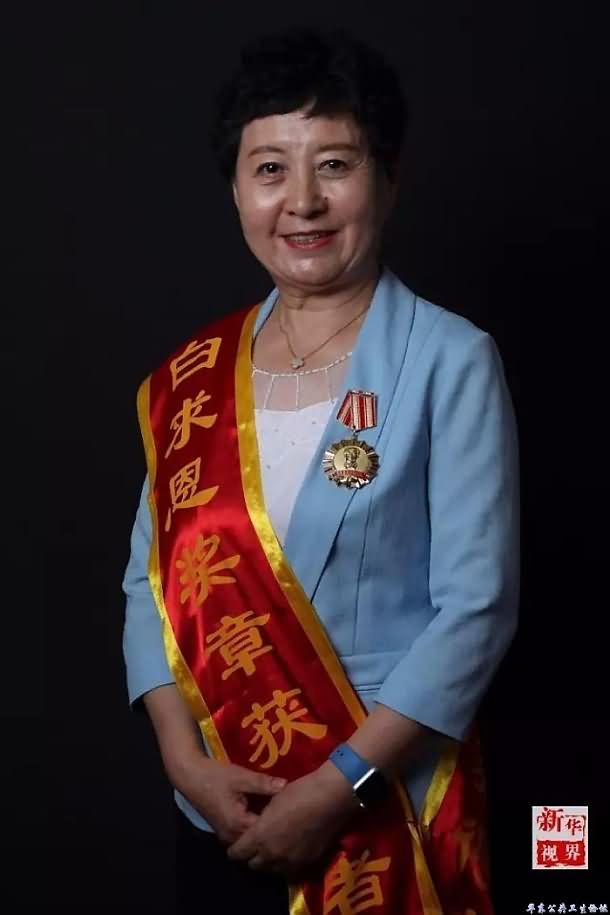 青海省人民医院副院长、主任护师赵生秀获得“白求恩奖章”