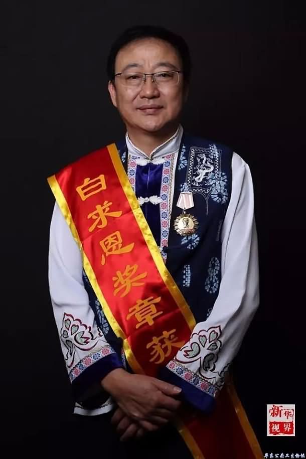 云南省昆明市延安医院主任医师光雪峰（白族）获得“白求恩奖章”